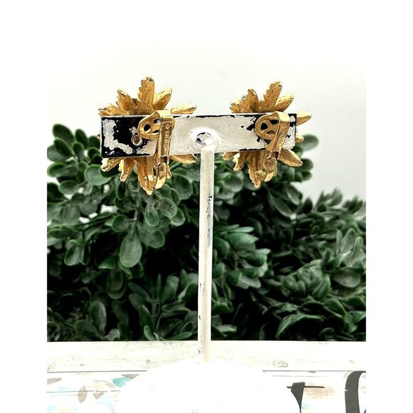 Vintage Gold-Toned Starburst Clip-On Earrings by AVON - Picture 5 of 7